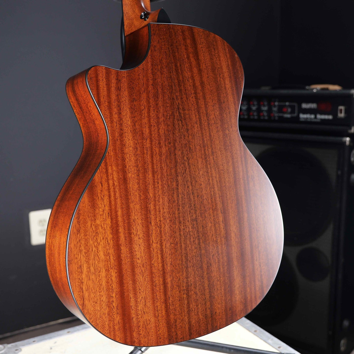 Taylor 324ce Baritone-6 LTD