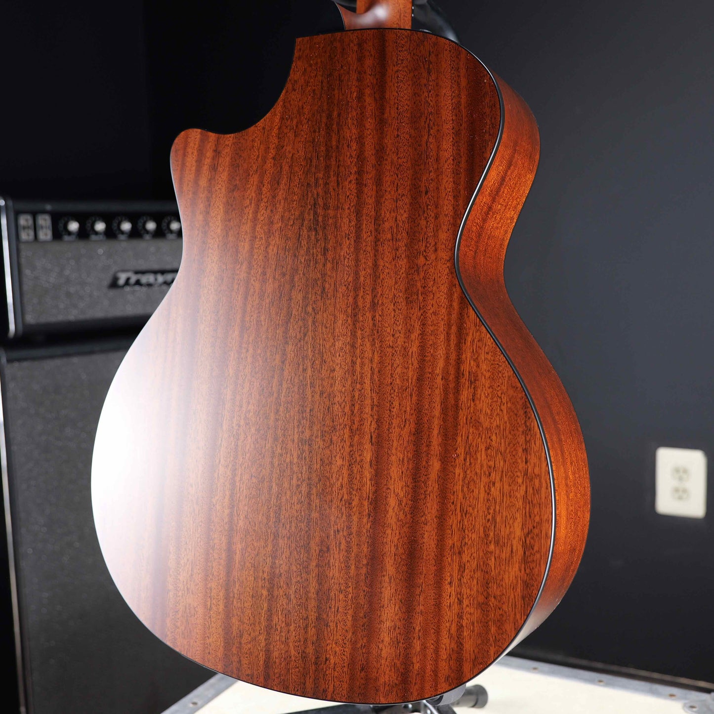 Taylor 324ce Baritone-6 LTD