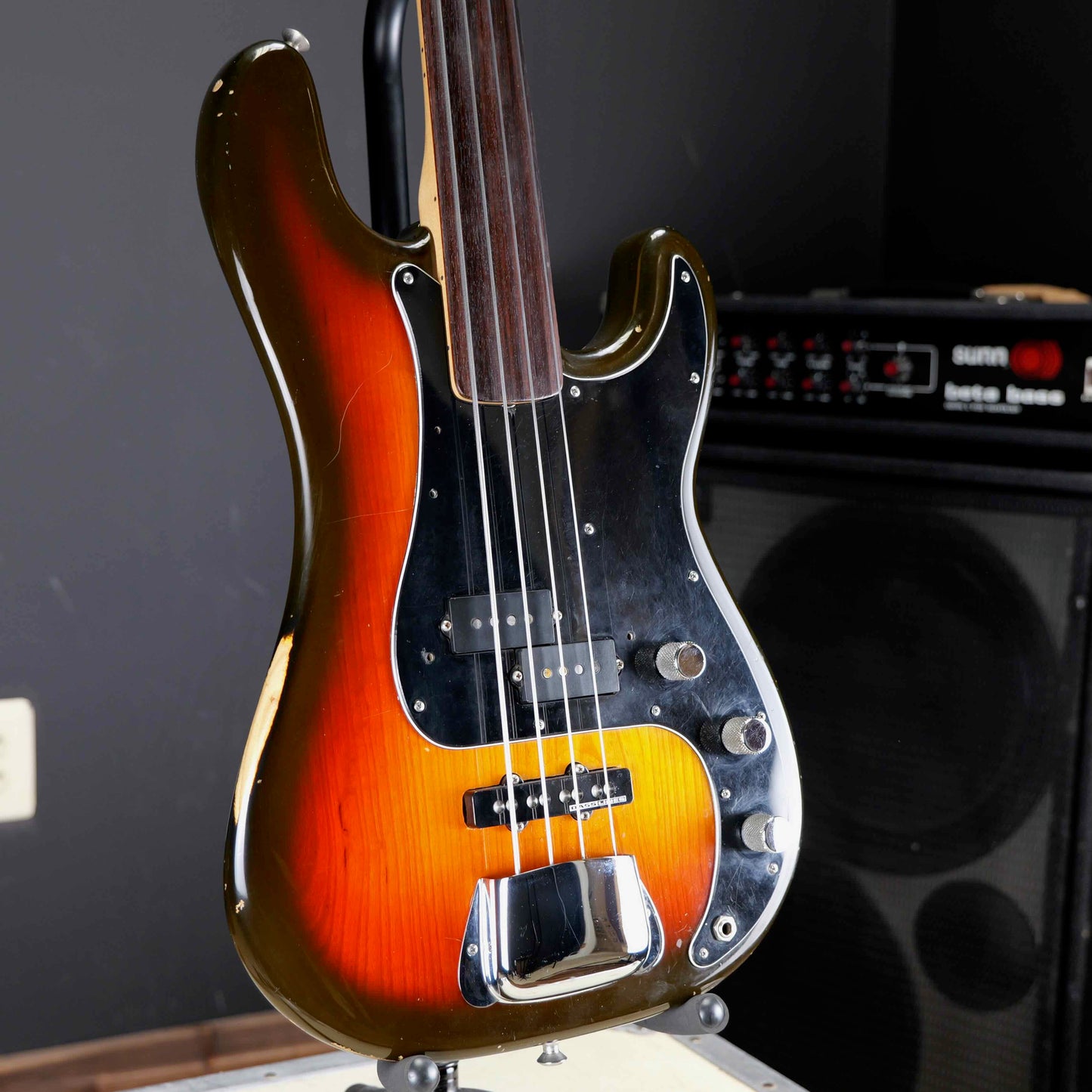 Fender Fretless Precision Bass 1978 Three Tone Sunburst