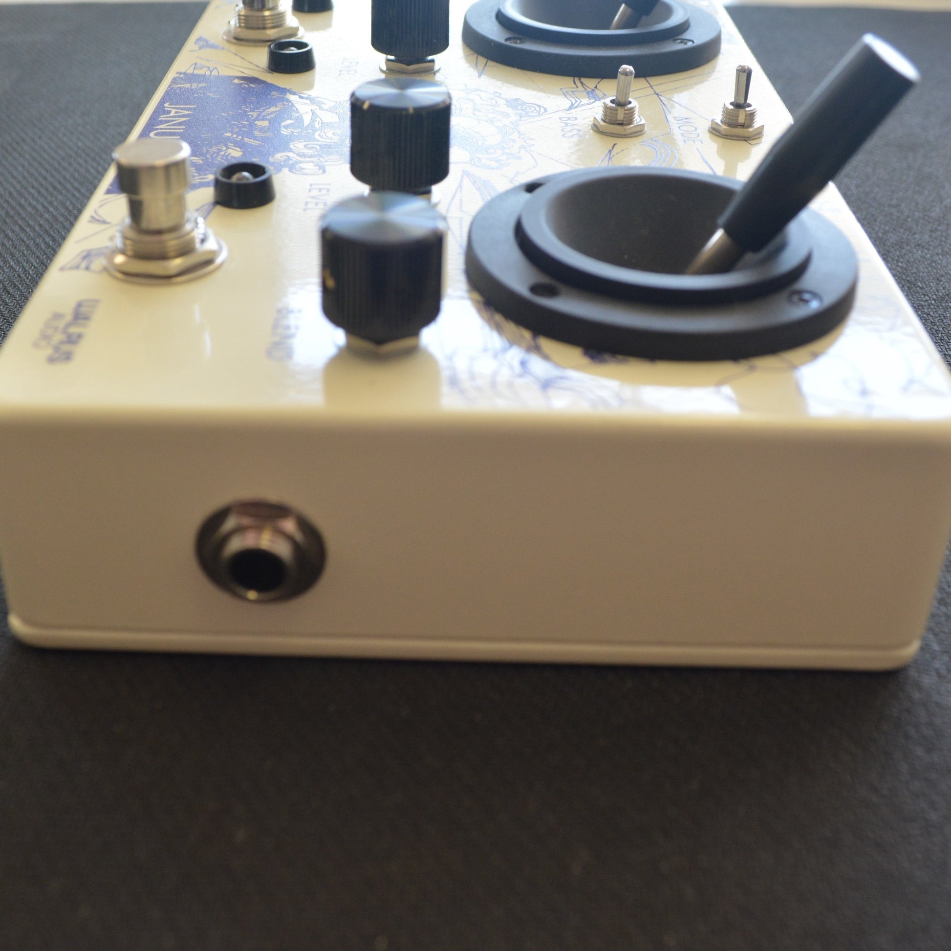 janus pedal Walrus Audio Janus Fuzz/Tremolo with Joystick Control – Matt's Guitars