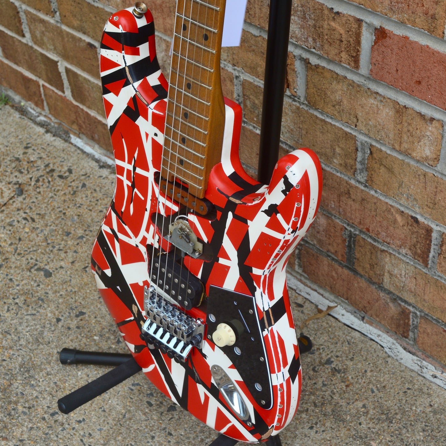 EVH  Striped Series Frankenstein™ Frankie, Maple Fingerboard, Red with Black Stripes Relic