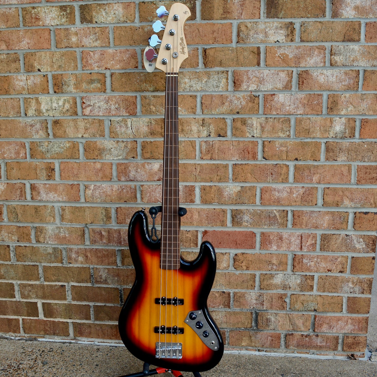 Harley Benton Deluxe Series Fretless Bass JB-40FL 3 Tone Sunburst