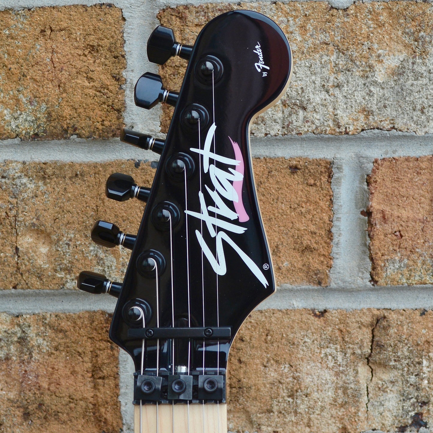 Fender Limited Edition HM Strat®, Maple Fingerboard, Flash Pink