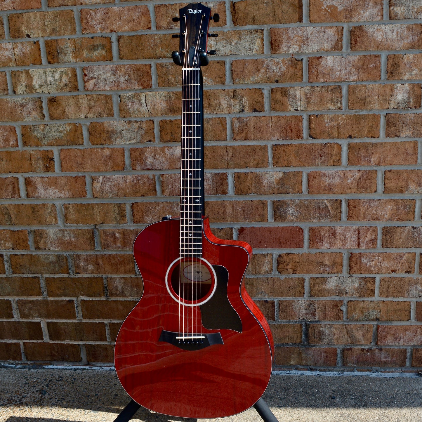 Taylor 224ce-RED DLX LTD