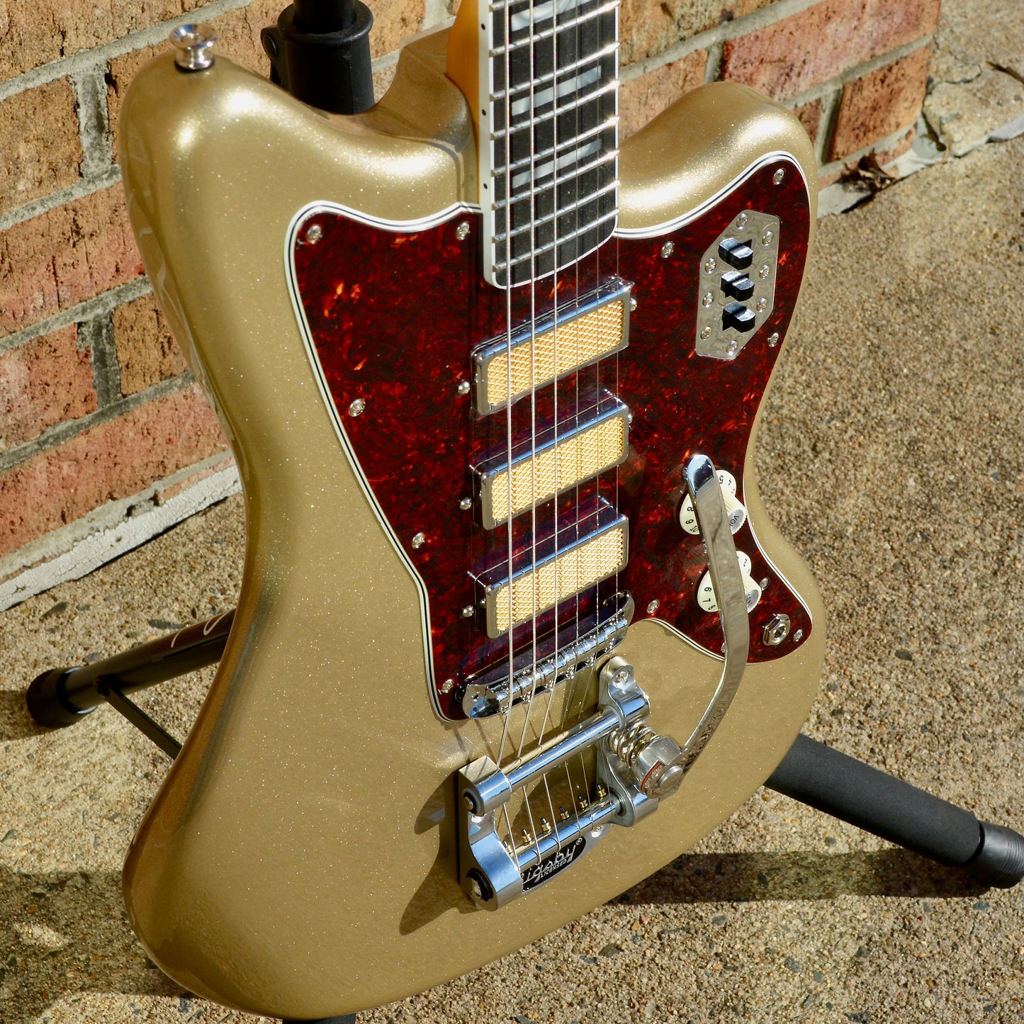 Fender Gold Foil Jazzmaster®, Ebony Fingerboard, Shoreline Gold