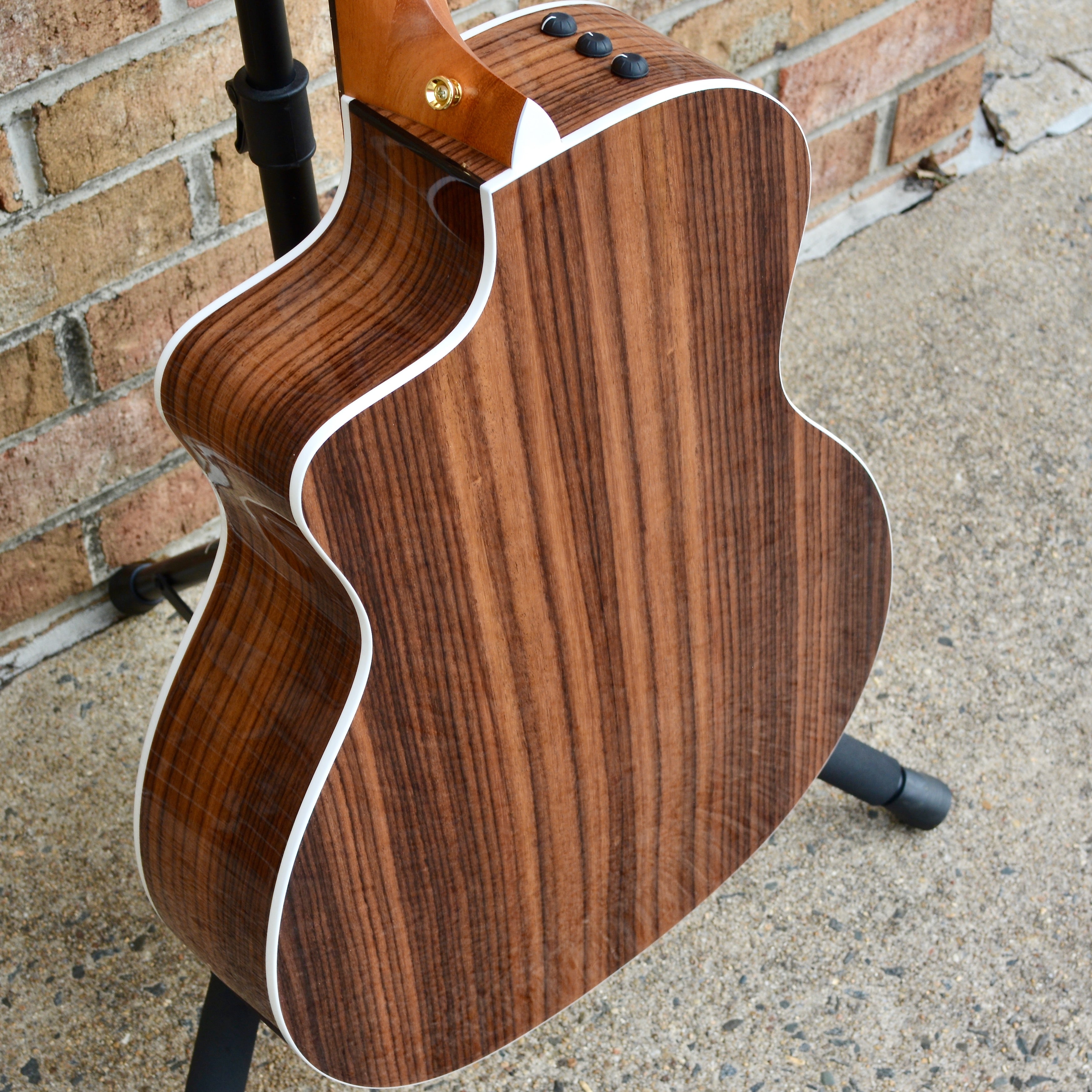 Taylor 214ce DLX – Matt's Guitars