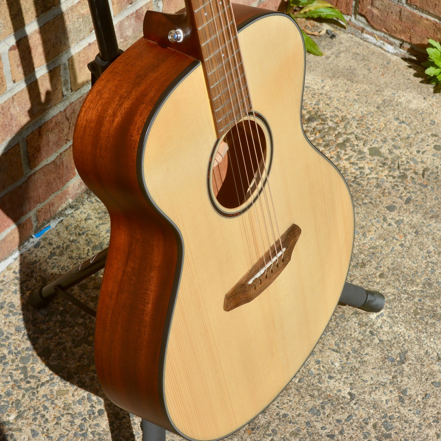 Breedlove Discovery S Concert LH European Spruce - African Mahogany