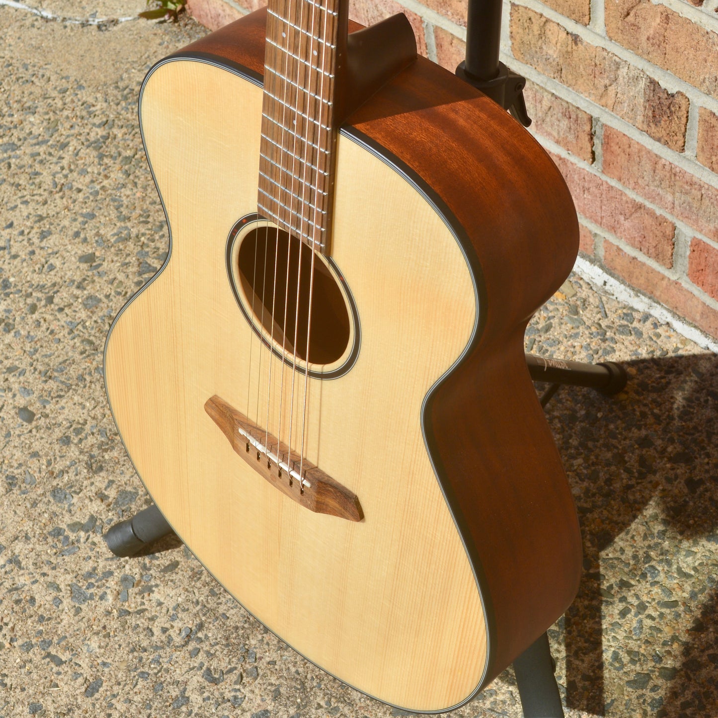 Breedlove Discovery S Concert LH European Spruce - African Mahogany