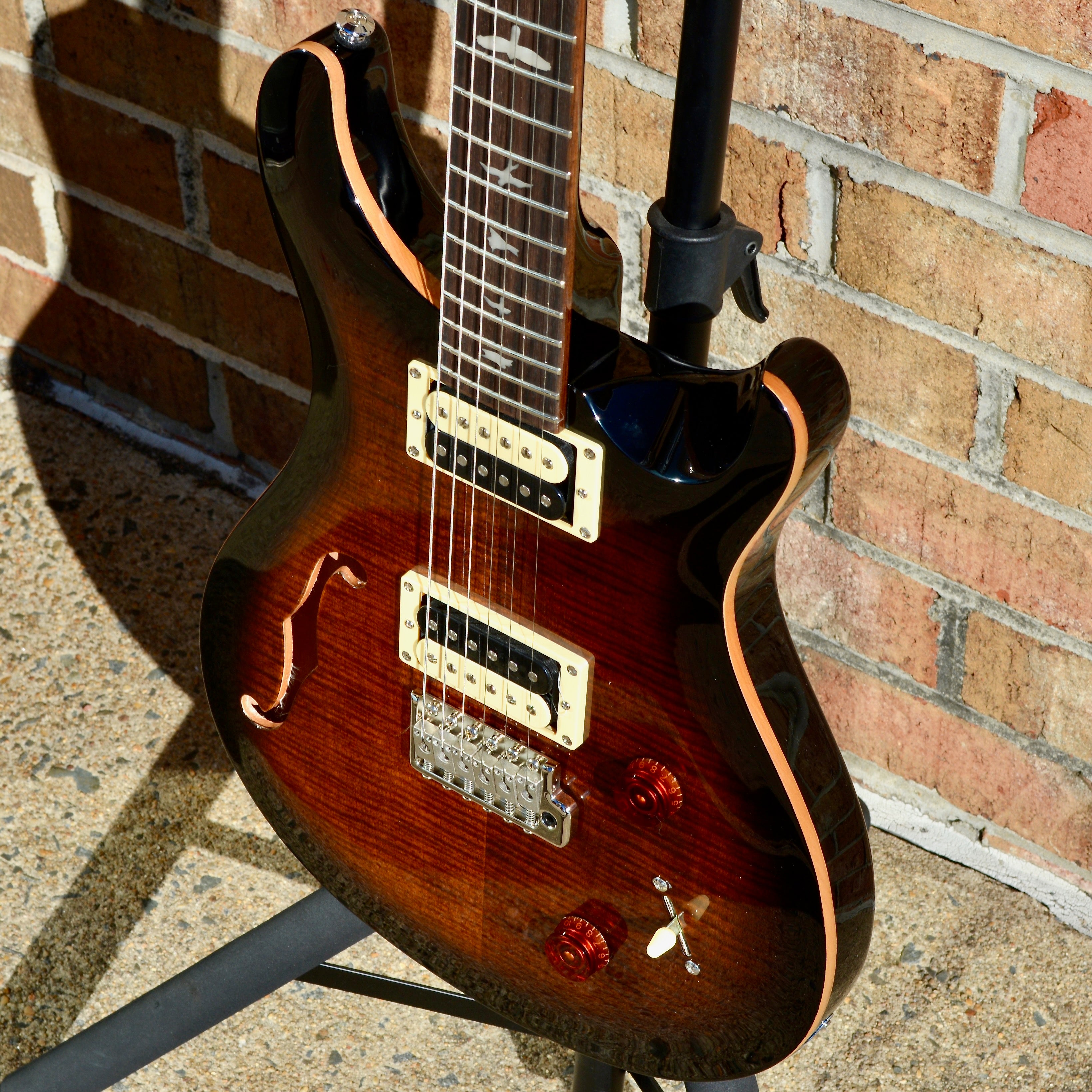 PRS SE Custom 22 Semi-Hollow Black Gold Burst – Matt's Guitars