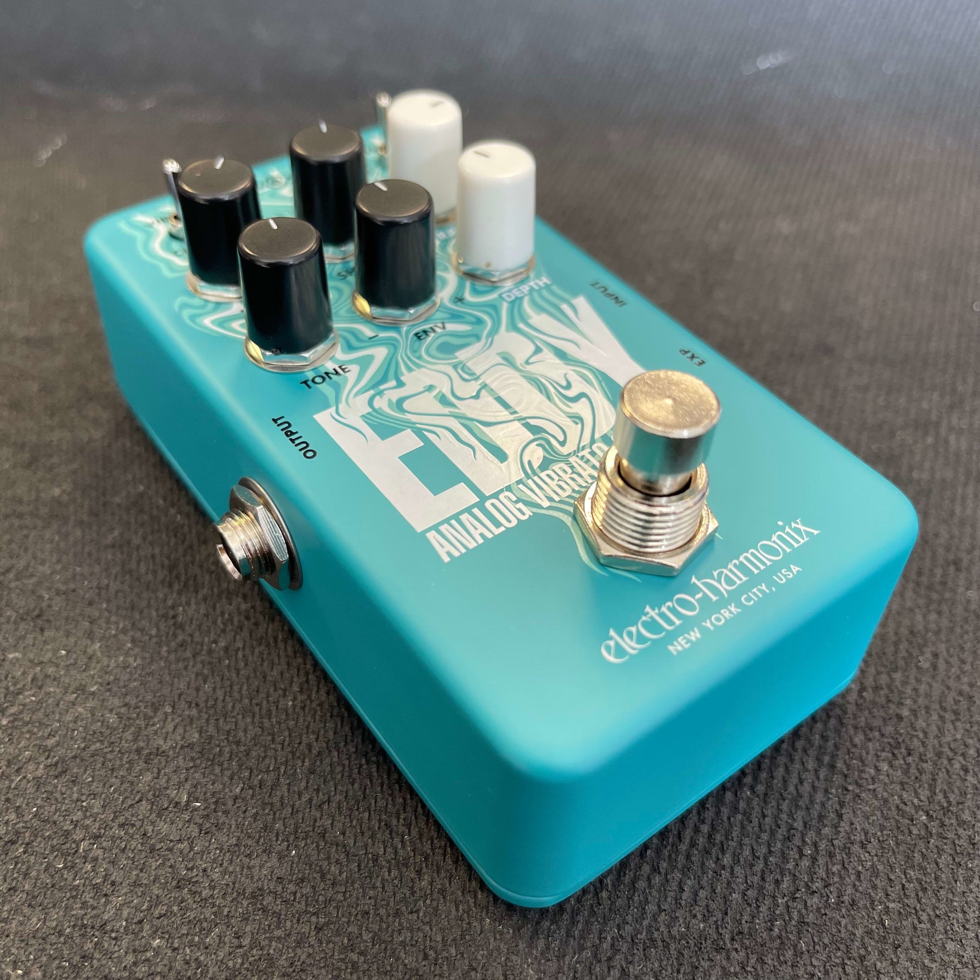 analog vibrato pedal Electro-Harmonix Eddy Analog Vibrato & Chorus Pedal