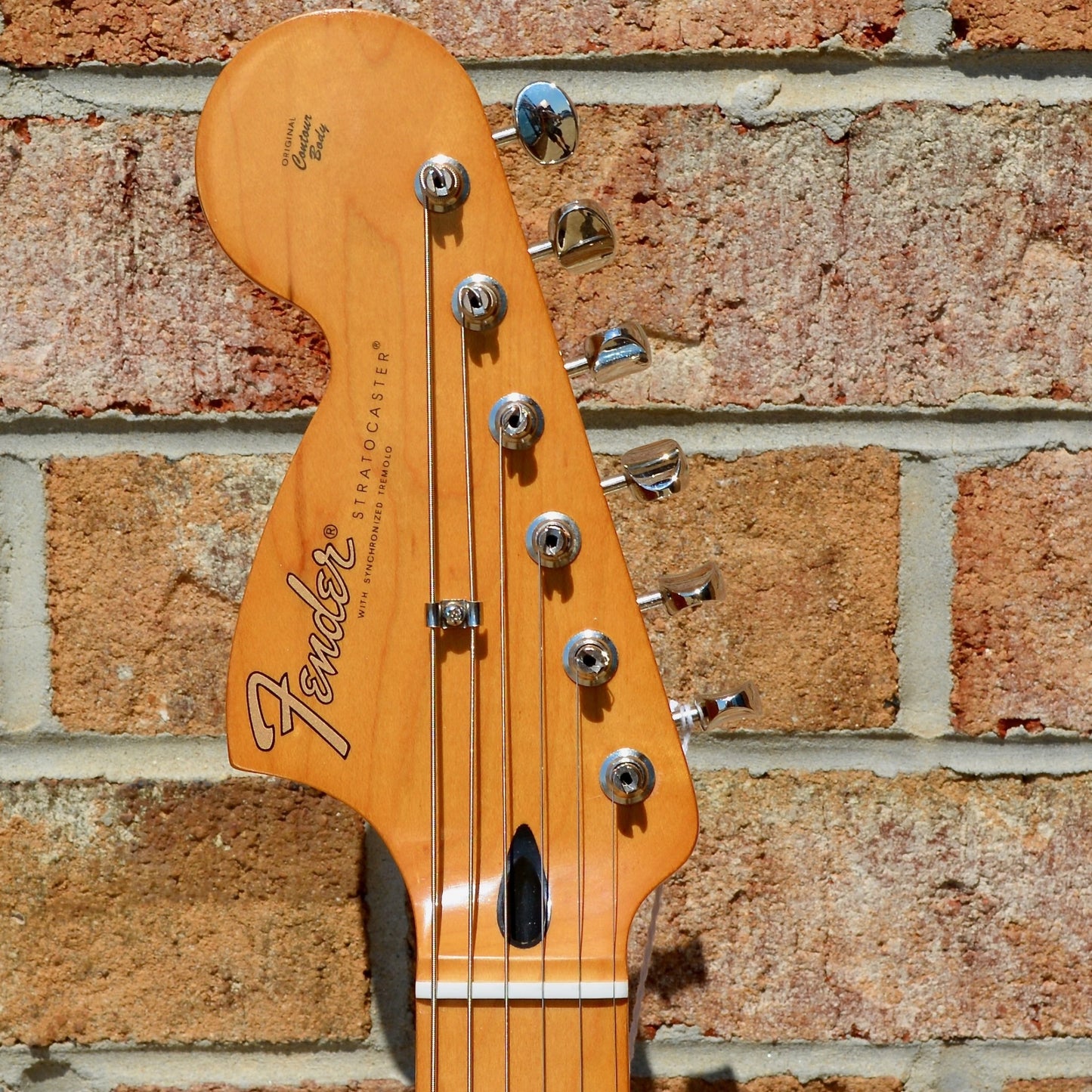 Fender Jimi Hendrix Stratocaster® Maple Fingerboard 3-Color Sunburst