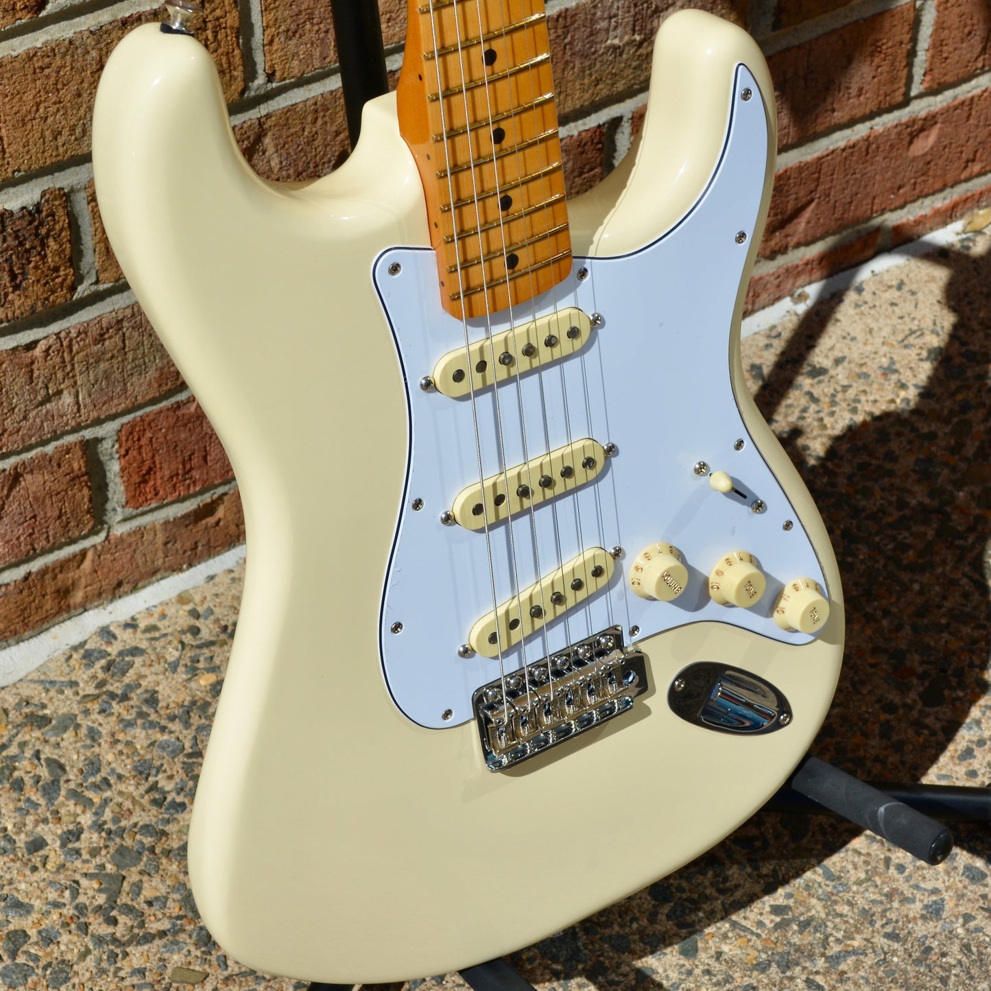 Fender Jimi Hendrix Stratocaster®, Maple Fingerboard, Olympic White