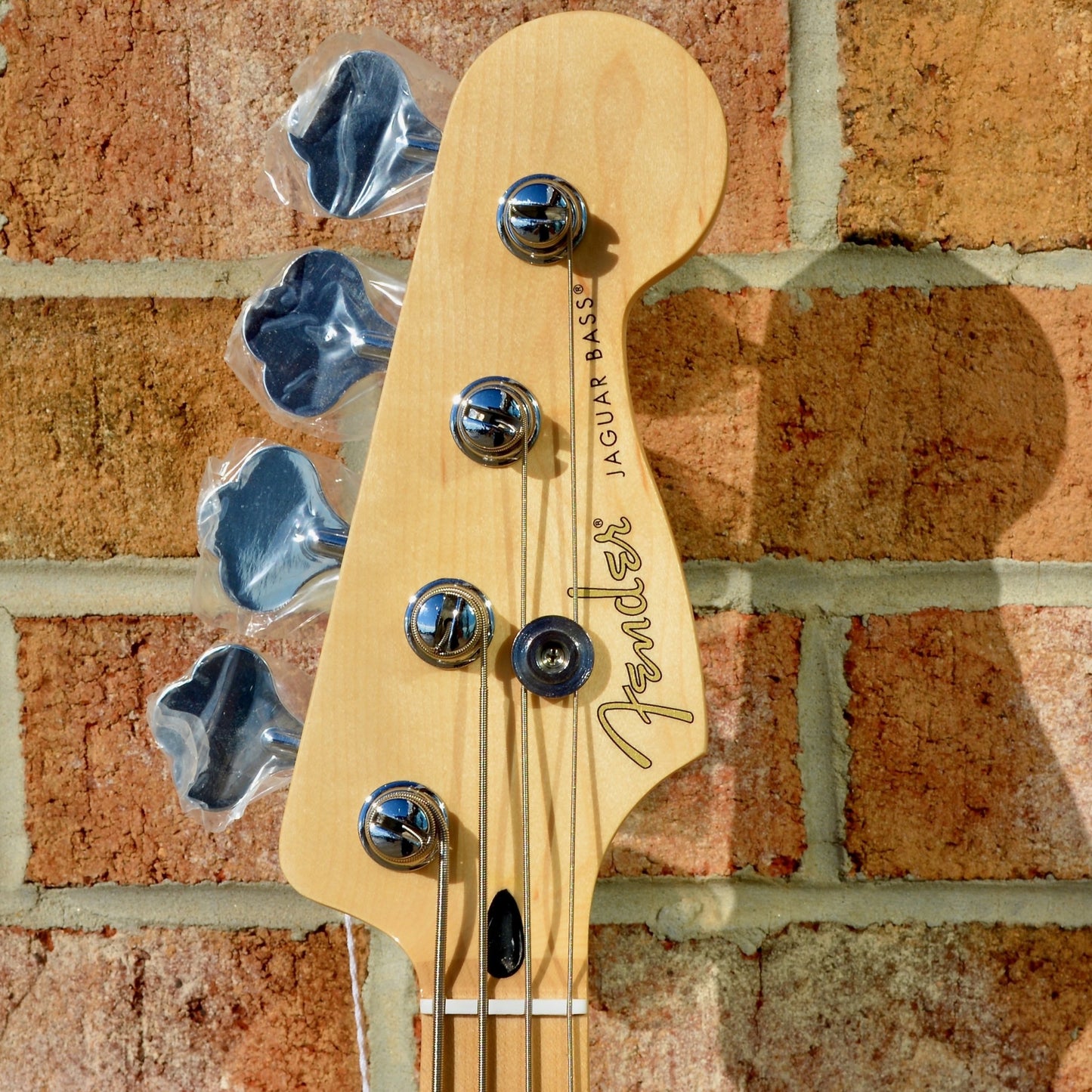 Fender Player Jaguar® Bass, Maple Fingerboard, Silver