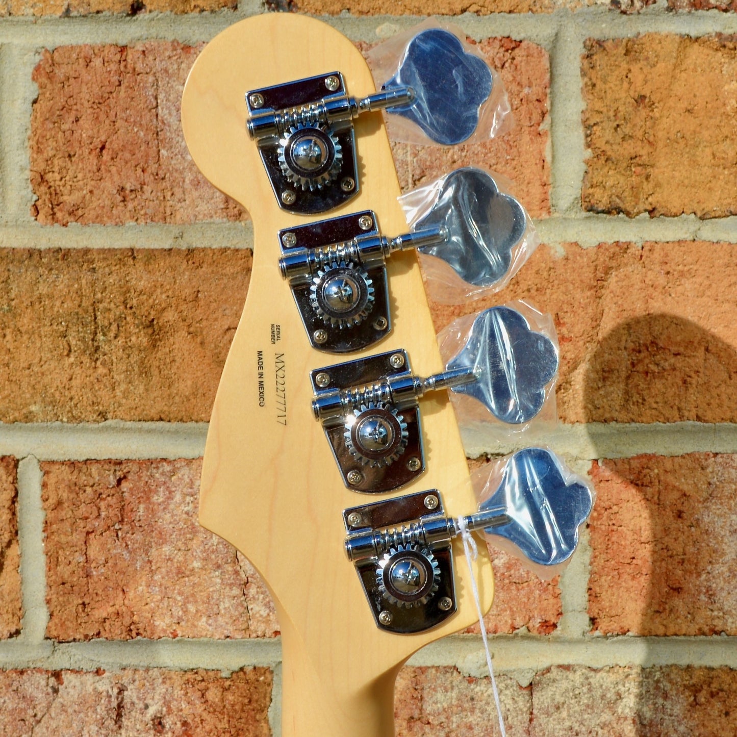 Fender Player Jaguar® Bass, Maple Fingerboard, Silver