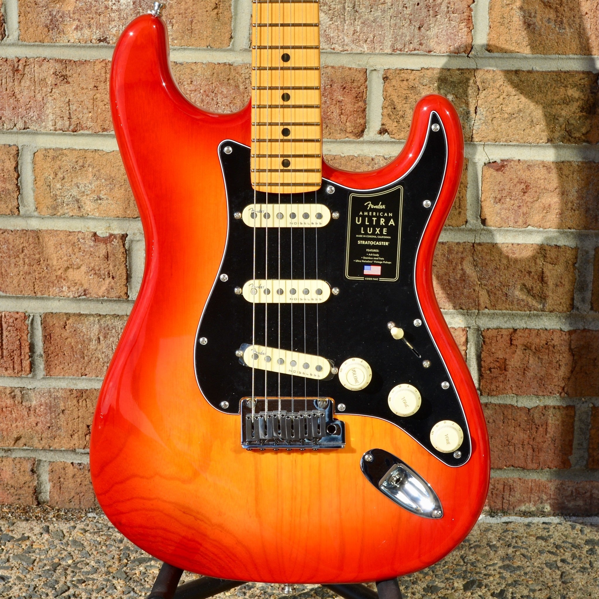 Fender American Ultra Luxe Stratocaster®, Maple Fingerboard