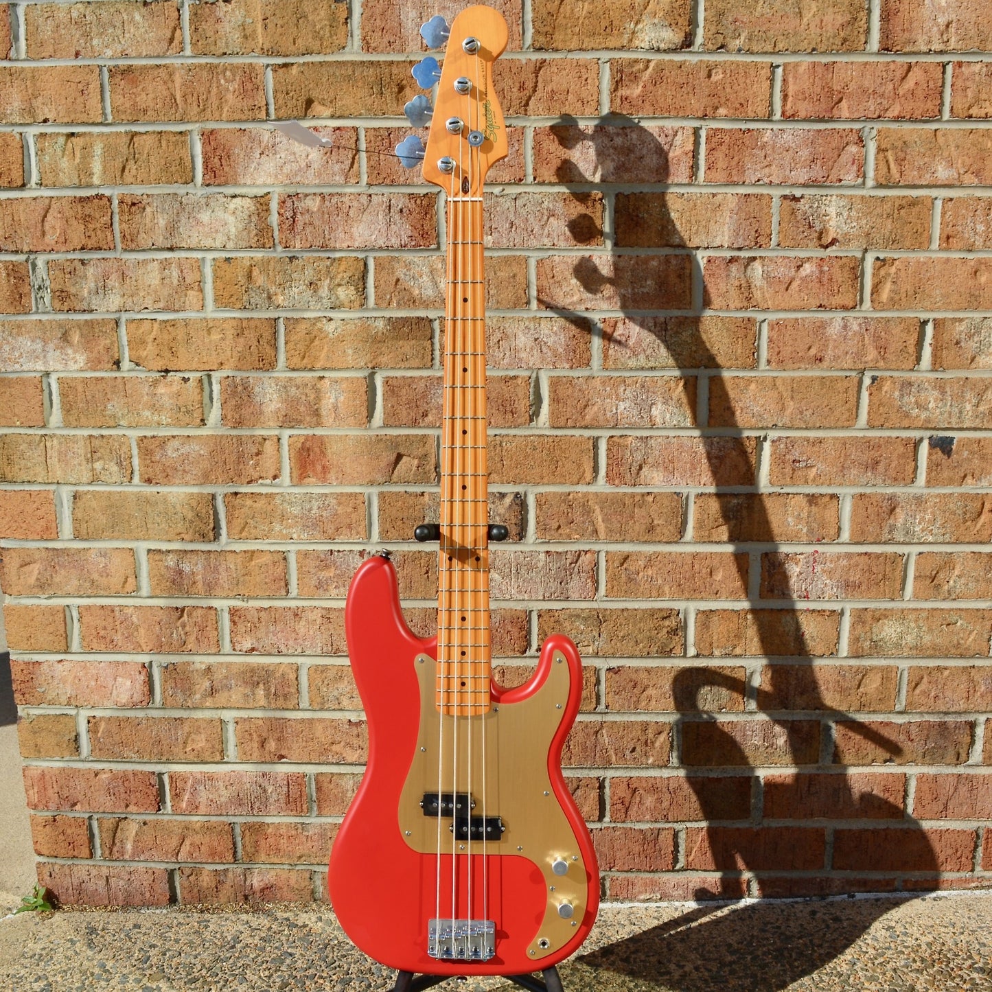 Fender  40th Anniversary Precision Bass®, Vintage Edition, Maple Fingerboard, Gold Anodized Pickguard, Satin Dakota Red