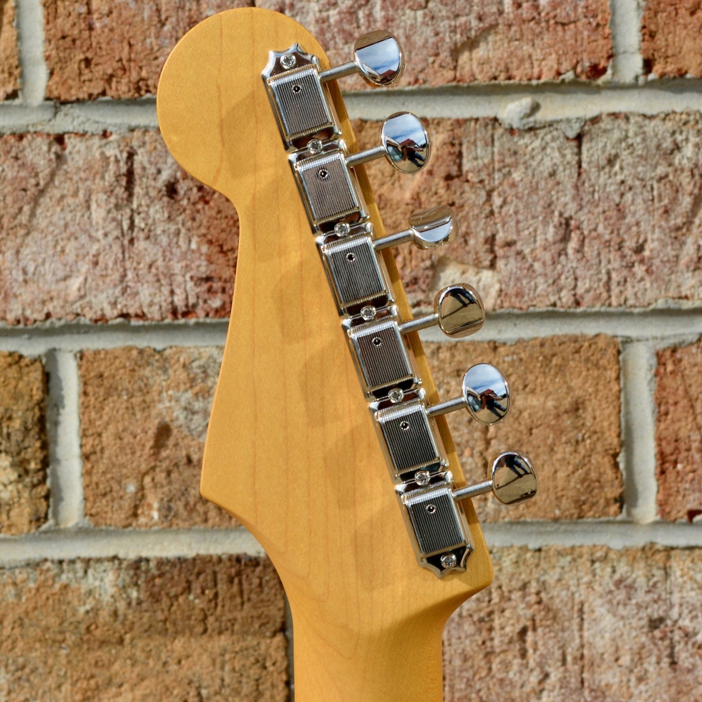 Fender JV Modified '50s Stratocaster® HSS, Maple Fingerboard, 2-Color Sunburst