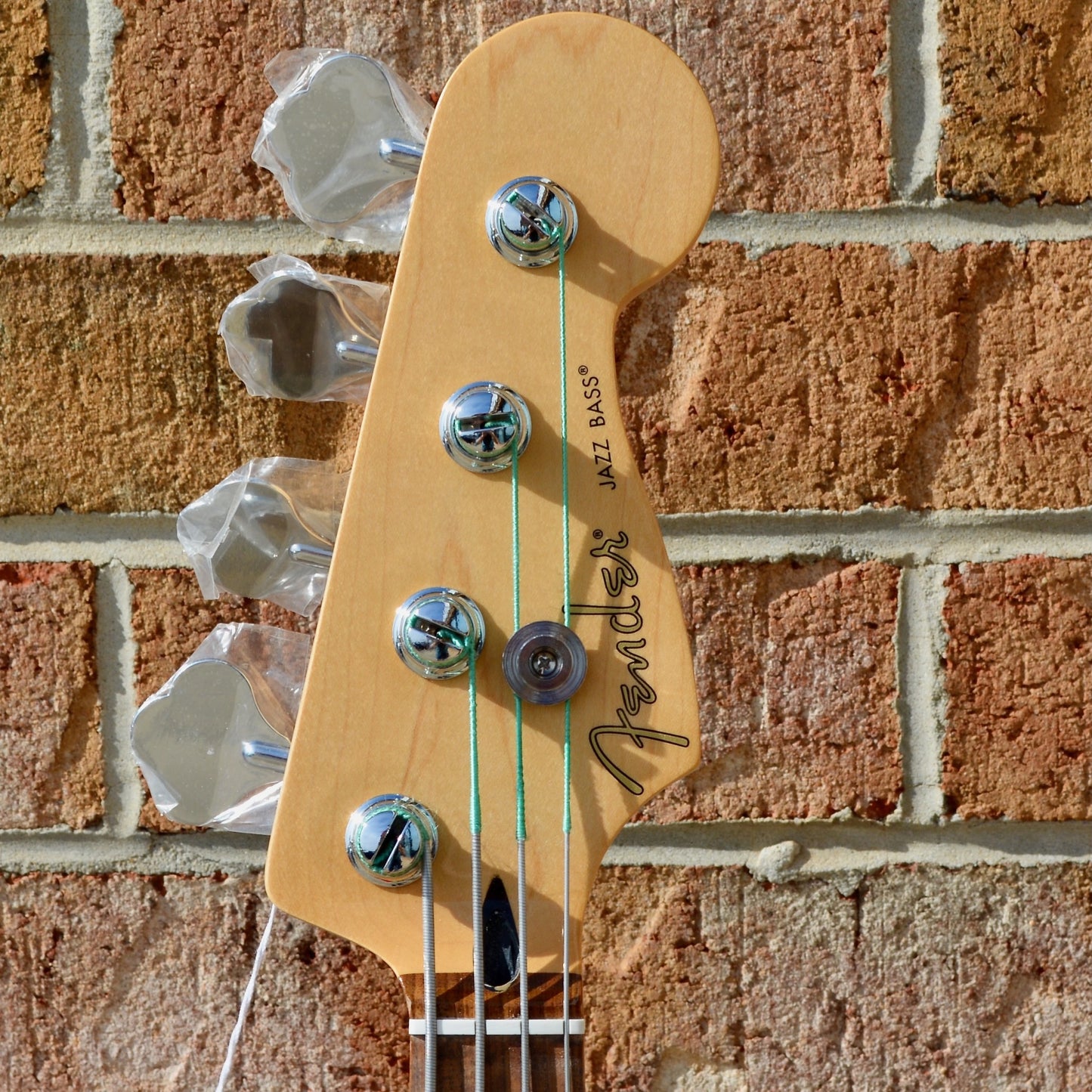 Fender Player Jazz Bass® Fretless, Pau Ferro Fingerboard, 3-Color Sunburst