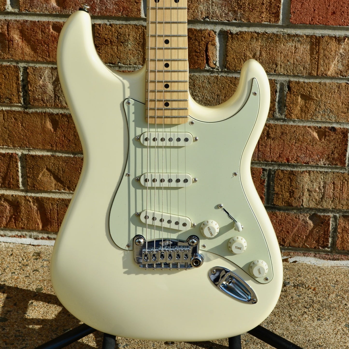 G&L Fullerton Deluxe Legacy Vintage White