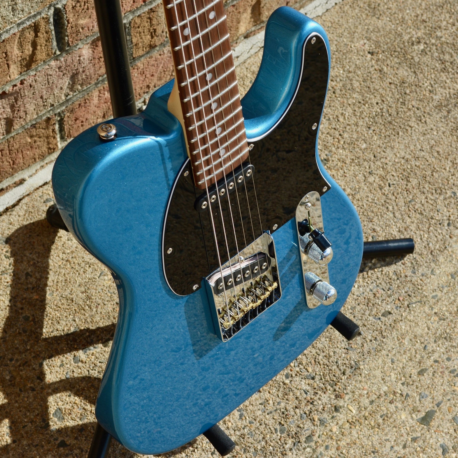 G&L Legacy USA Fullerton Deluxe in Lake Placid Blue