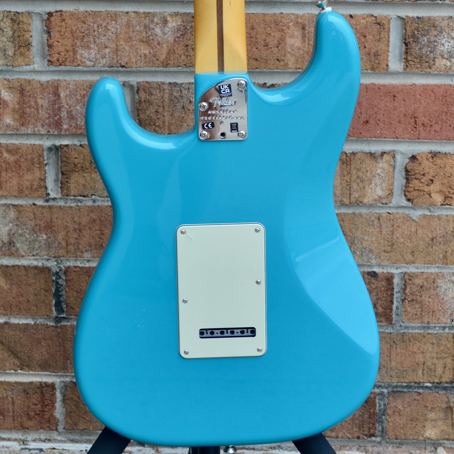 Fender American Professional II Stratocaster®, Rosewood Fingerboard, Miami Blue