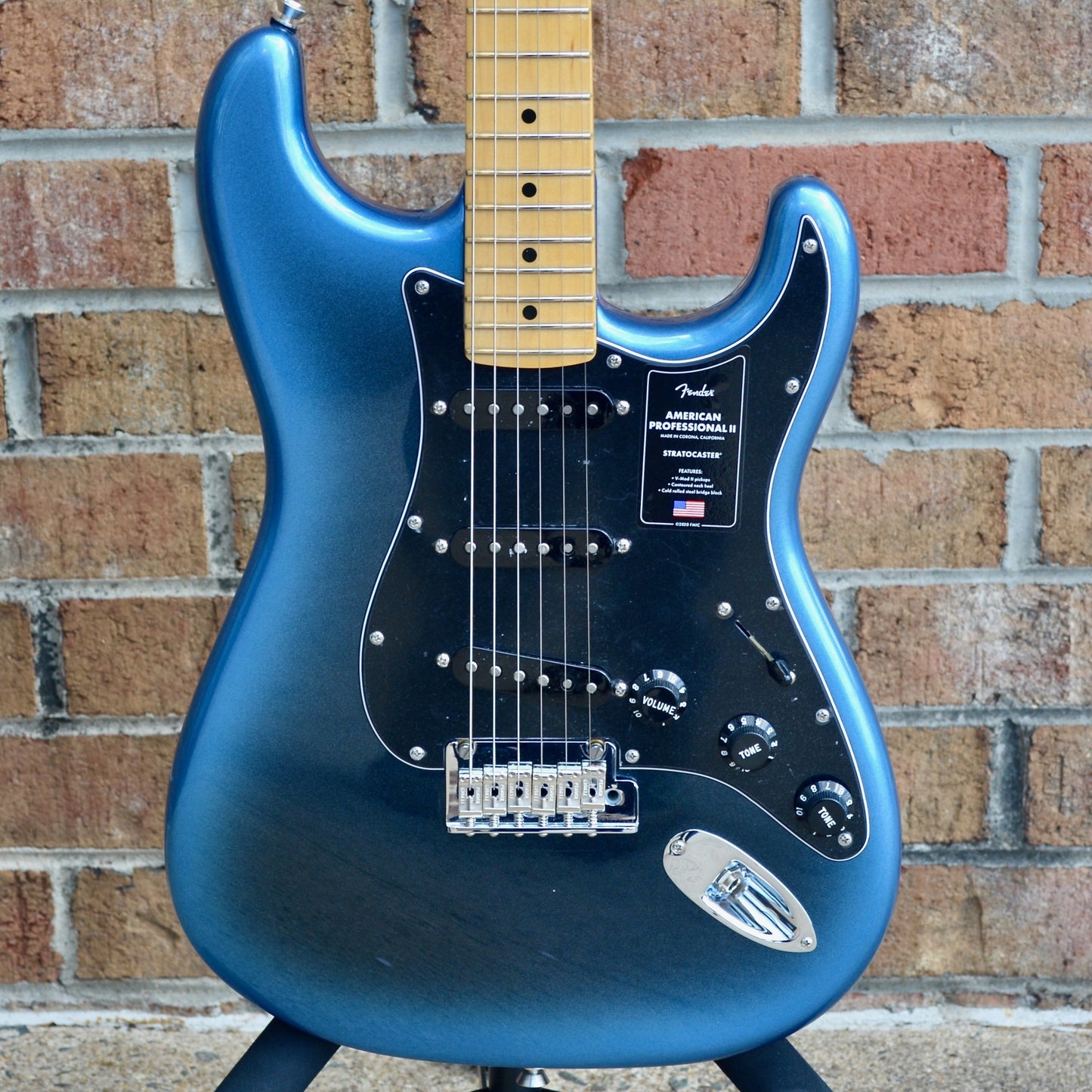 Fender American Professional II Stratocaster®, Maple Fingerboard, Dark Night