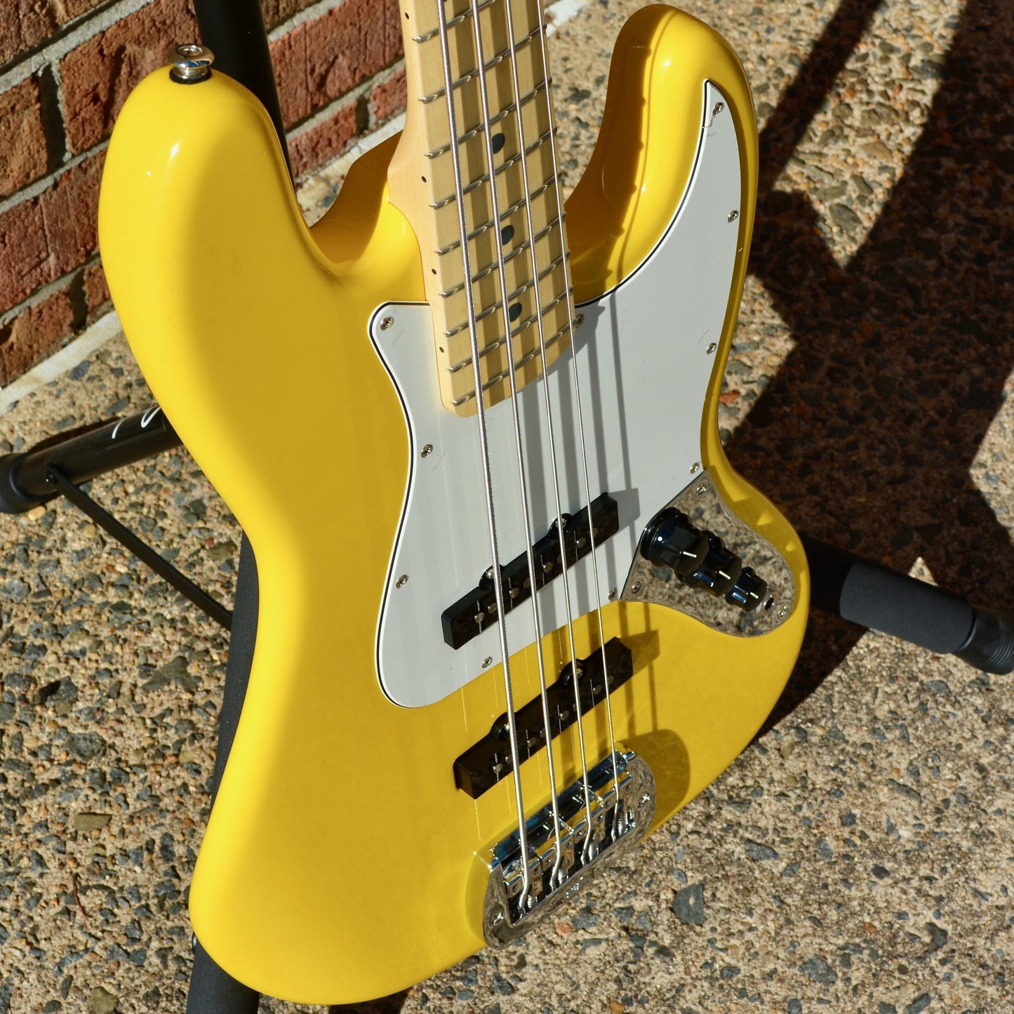 G&L JB Yellow Bass