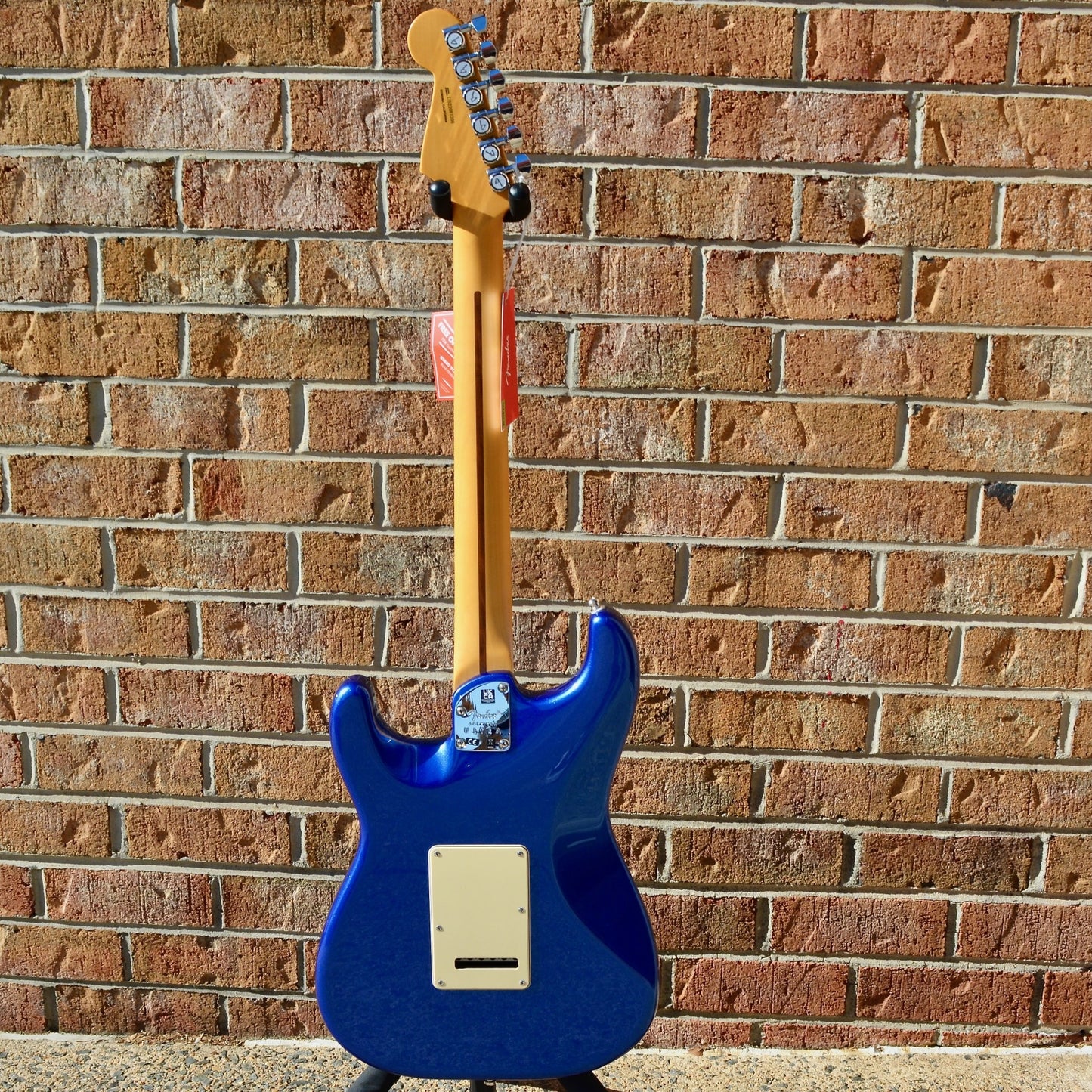 Fender American Ultra Stratocaster®, Maple Fingerboard, Cobra Blue