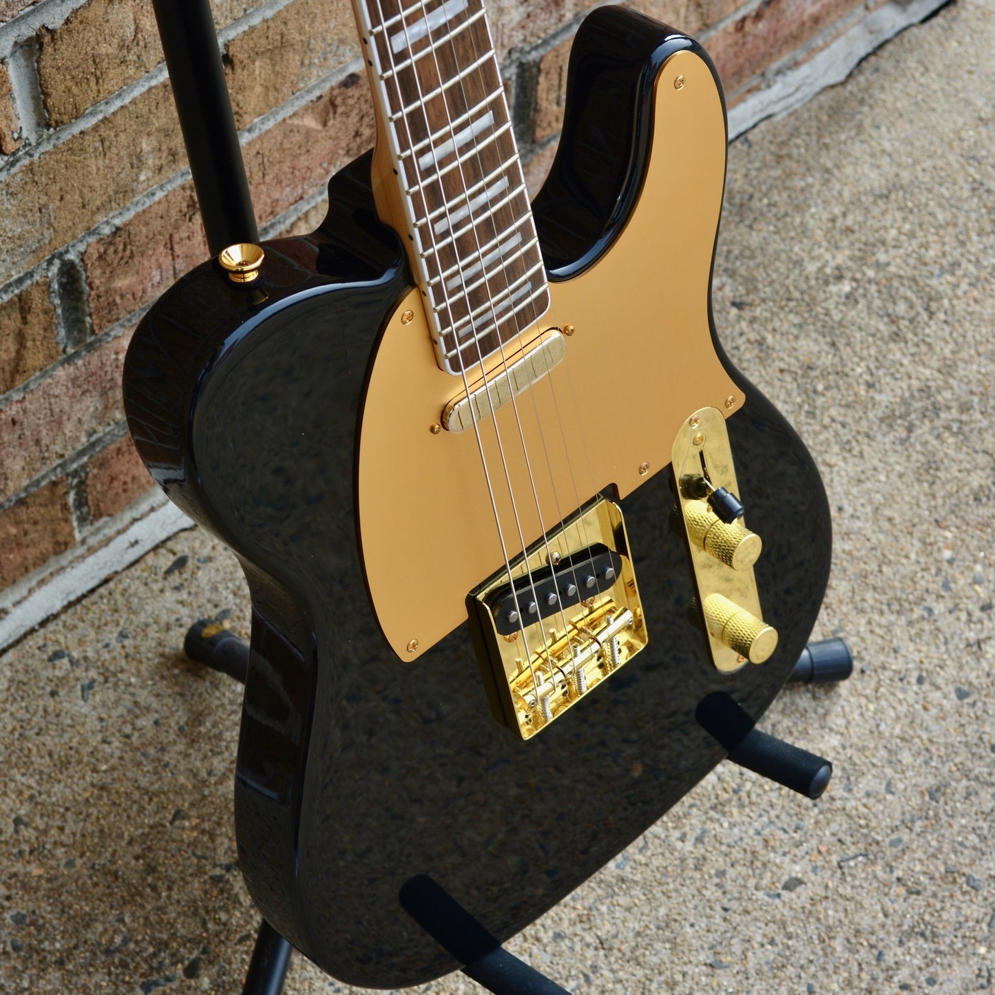 Fender 40th Anniversary Telecaster®, Gold Edition, Laurel Fingerboard, Gold Anodized Pickguard, Black
