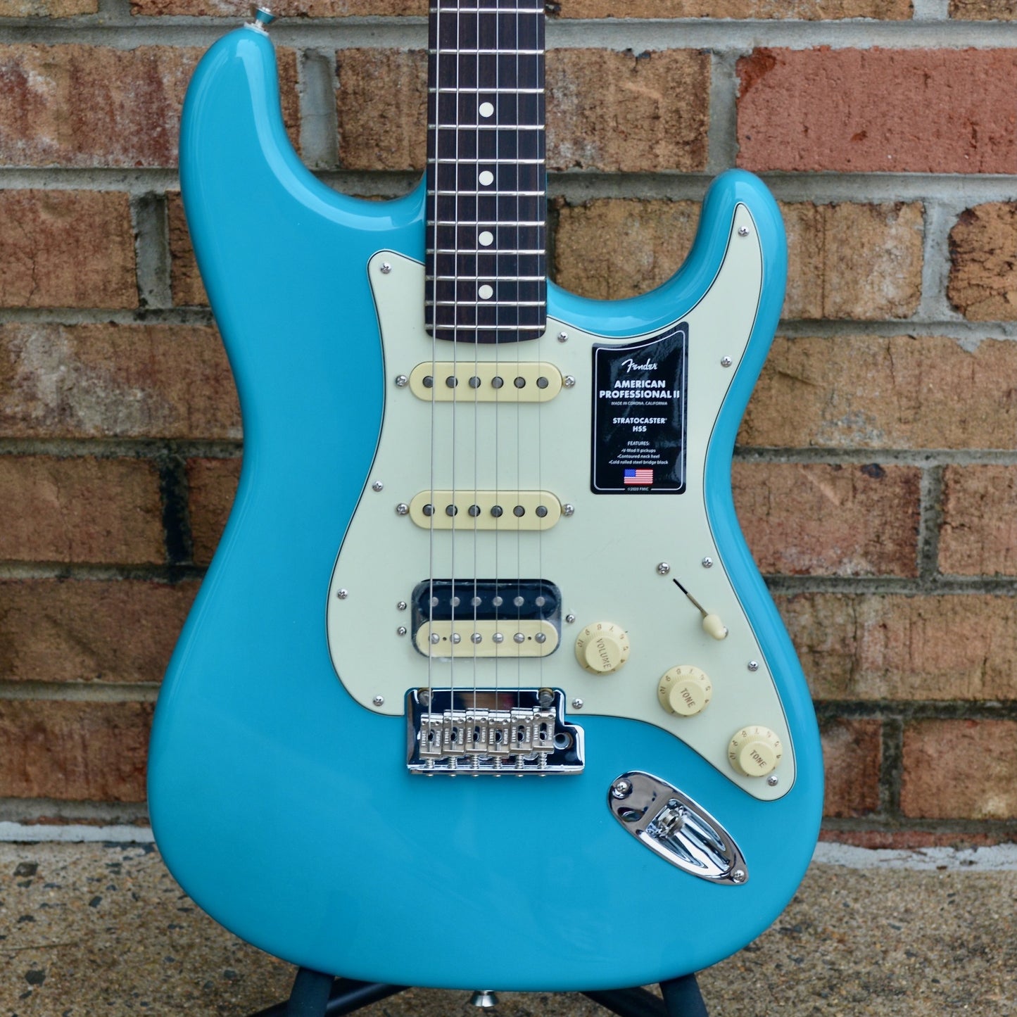 Fender American Professional II Stratocaster® HSS, Rosewood Fingerboard, Miami Blue